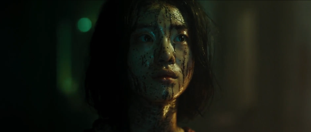 韩国爽片：《魔女2》看似可爱的少女，一拳就打爆了歹徒