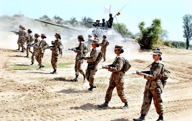 巴基斯坦凌晨时分发起攻击，摧毁阿富汗边境武装分子据点