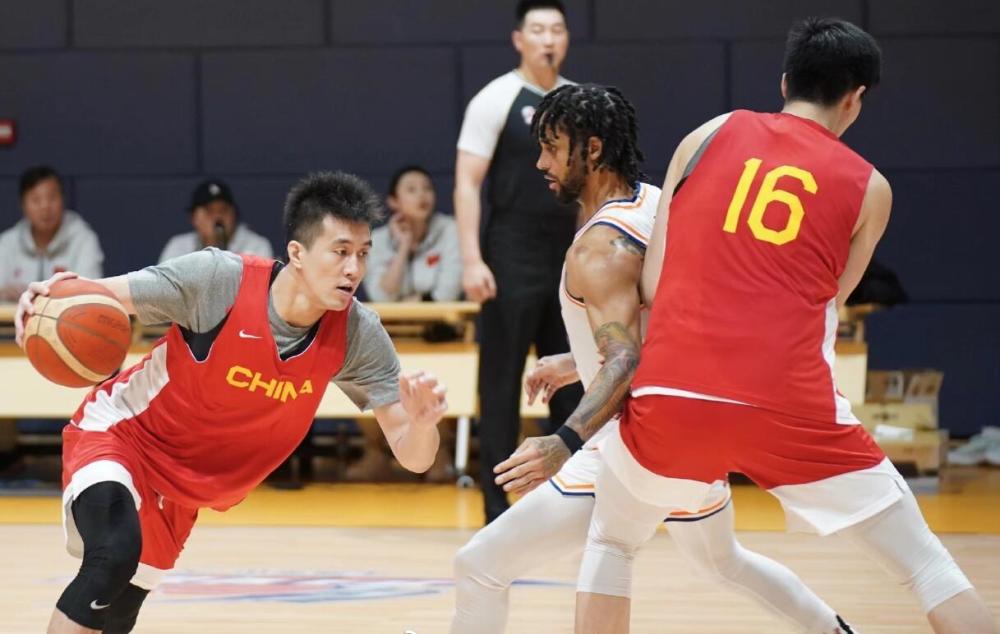 中国男篮教学赛细节：上海3外援未同时登场 王哲林回归事出有因