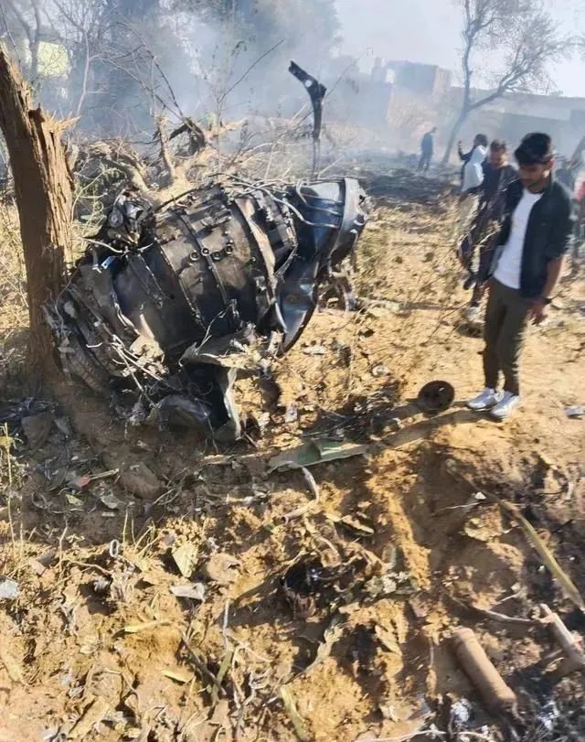 印度两架战斗机空中相撞，摔死一名联队指挥官，还是个80后
