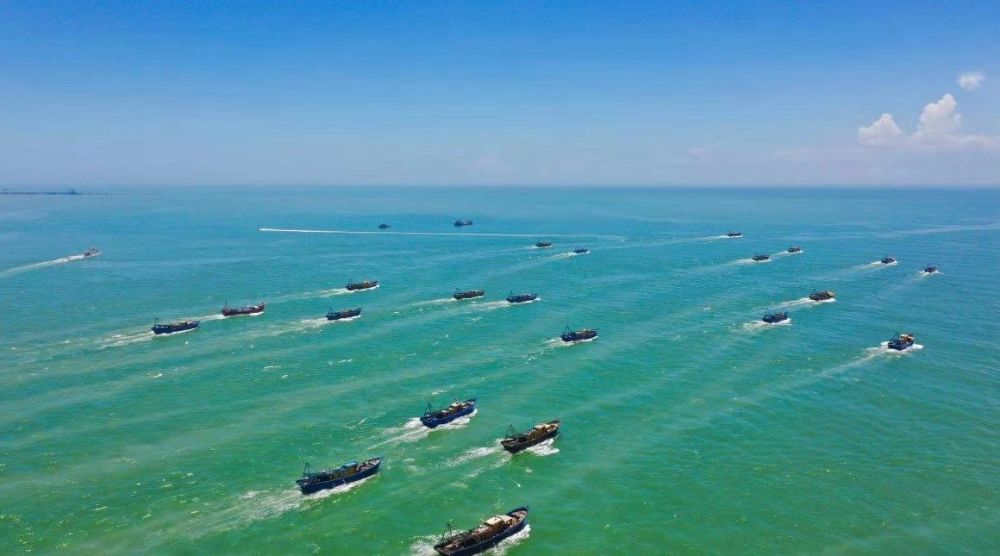 44艘中国舰艇齐聚中业岛！海警船亮出76毫米舰炮，可随时捍卫主权