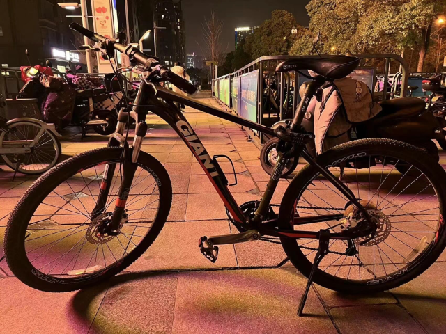 杭州男子自行车被偷，结果反被抓进派出所！民警急了：“你这是损人害己！”