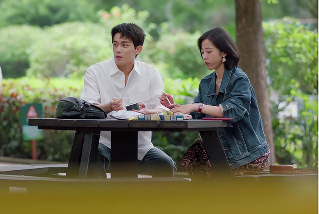 《爱情而已》：吴磊和周雨彤的姐弟恋赢麻了，根本不是因为年龄差