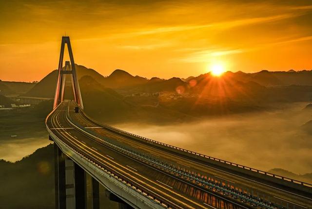 「多彩贵州·从万桥飞架看中国奋斗」马岭河大桥：让天堑变坦途