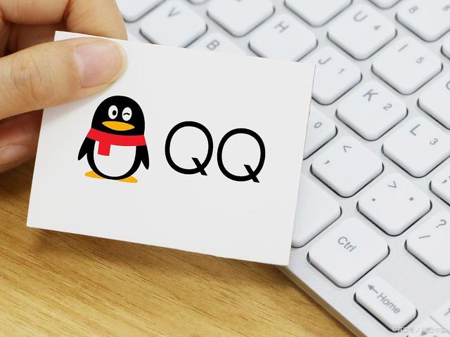 怎么自定义QQ的名片背景？