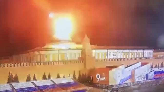 画面曝光，现场出现火光！克里姆林宫遭无人机袭击，佩斯科夫：普京不在克宫