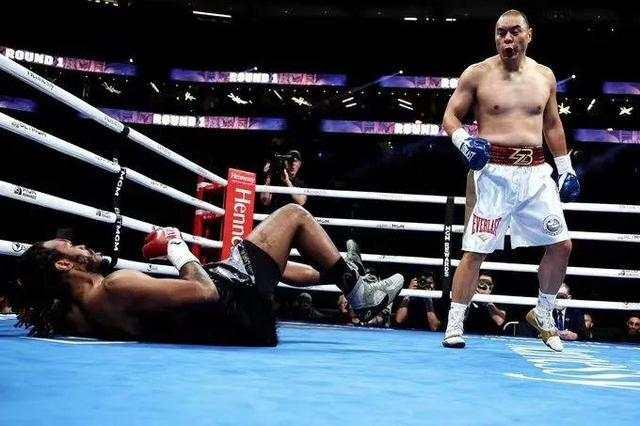 年近40的中国重量级一哥征战职业拳坛1分54秒KO对手，比赛赢了钱还得倒贴！