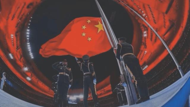 法媒镜头下的中国军人，让中国网友直呼：原来我才是列强？