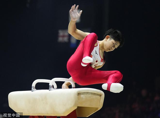 体操世锦赛日本男团丢冠落泪:失误频频 输中国不甘心 